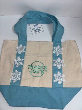 NEW Unique Designs Sewn on Embroidered Daisy Flower Trader Joes Mini Tote Blue